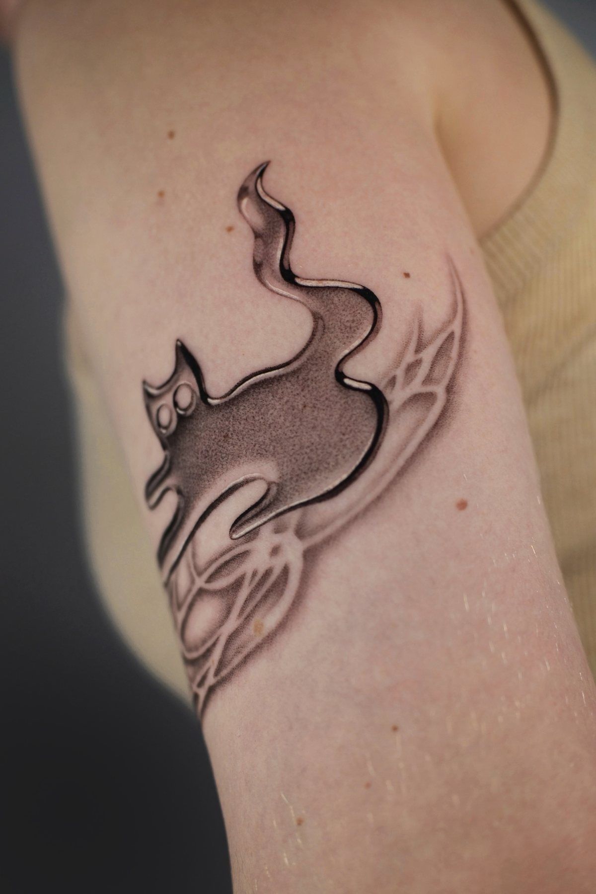 Metallic cat, upper arm