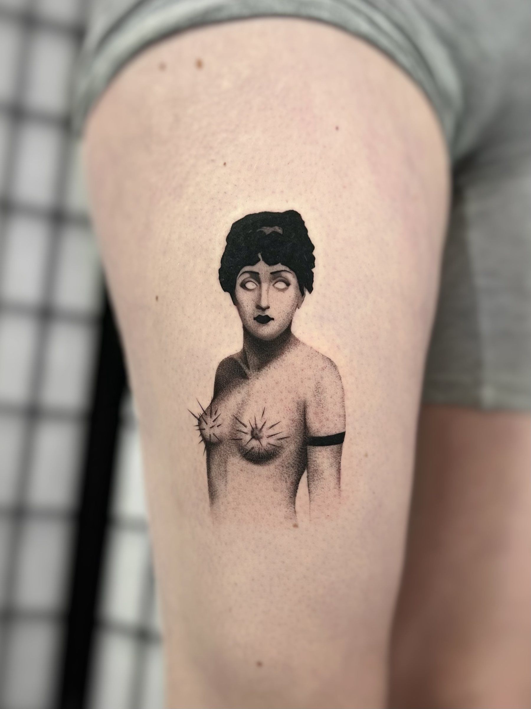 Figure, thigh
